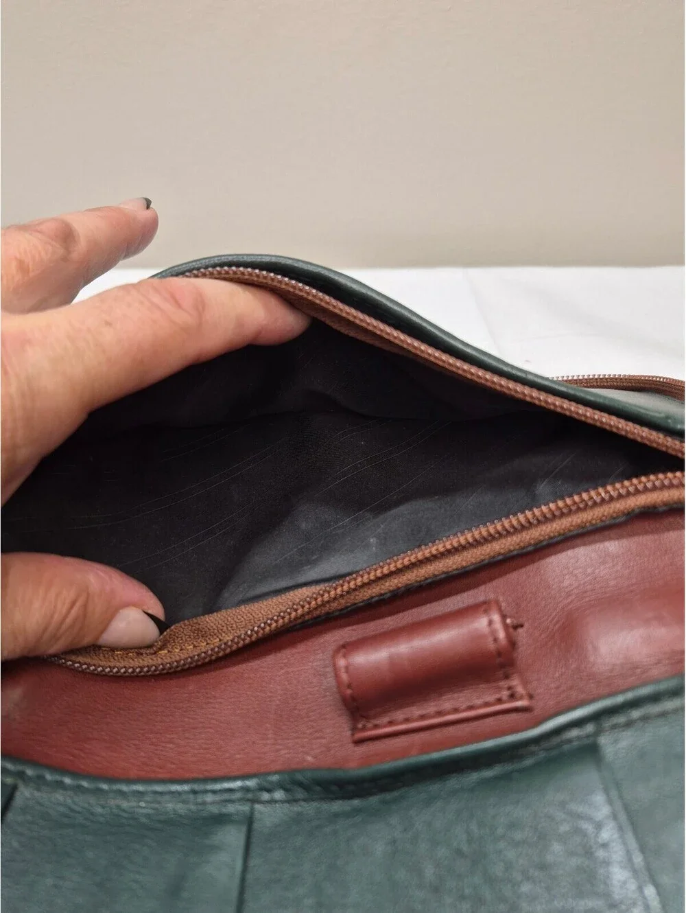 The Orvis Company Genuine Leather Zip-Around Wallet in Green and Brown B464